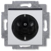 2CHH203457A6070 - Розетка с заземлением со шторками, Levit, серебро/дымчатый чёрный