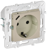 SKANDY Розетка с заземлением с защитными шторками 16А с USB C 18Вт SK-R17B бежевый IEK